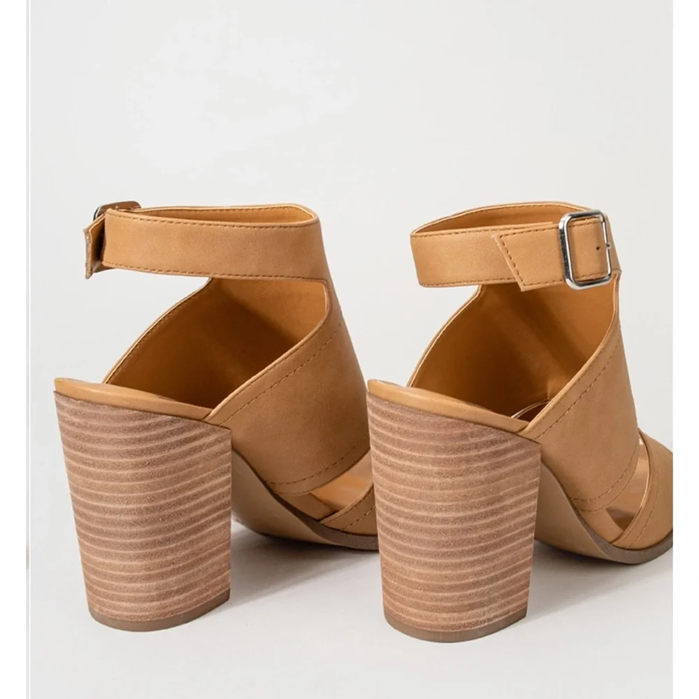DV by Dolce Vita heel height